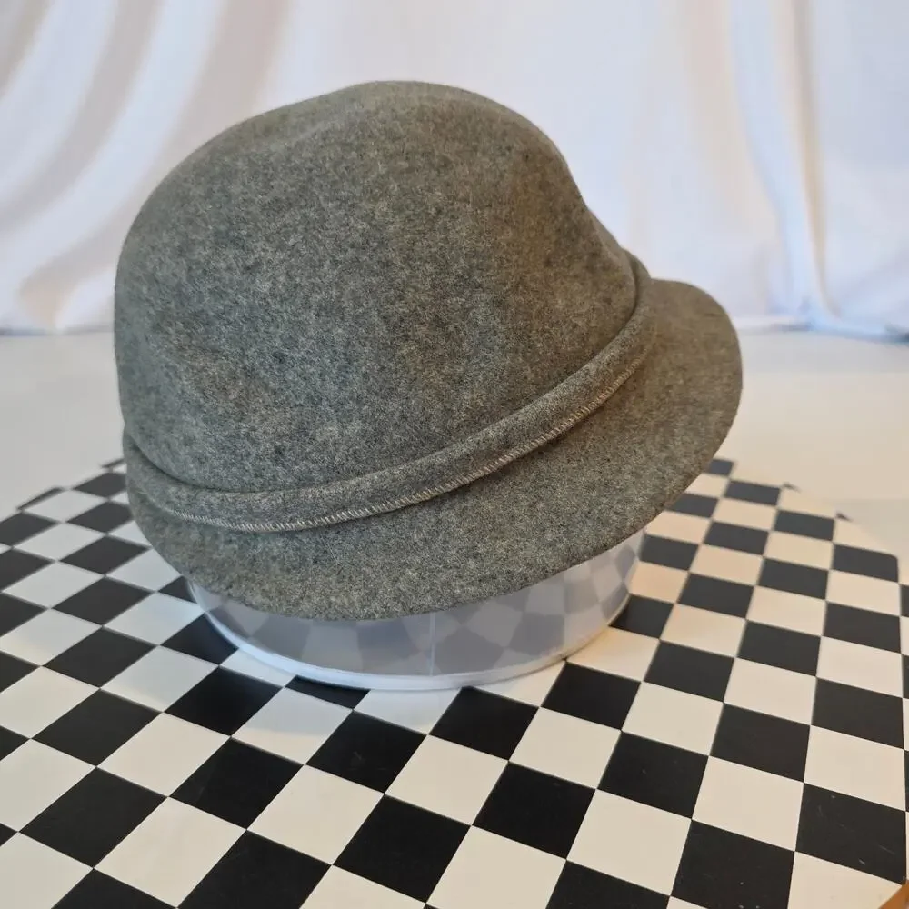 Betmar Chilton 100% Wool Robin Hood Arrow Cloche Hat Gray Medium
